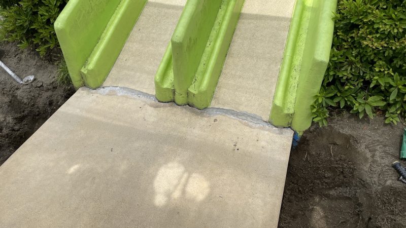 滑り台の塗り替え工事